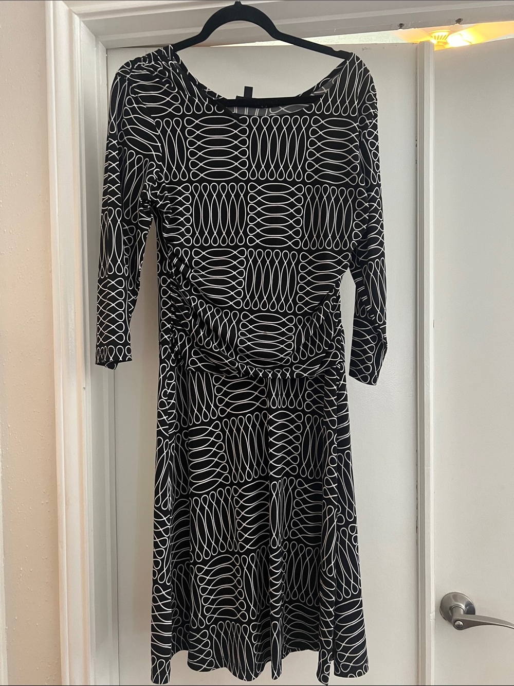 Enfocus Studio Black & White Geometric Long Sleeve Dress